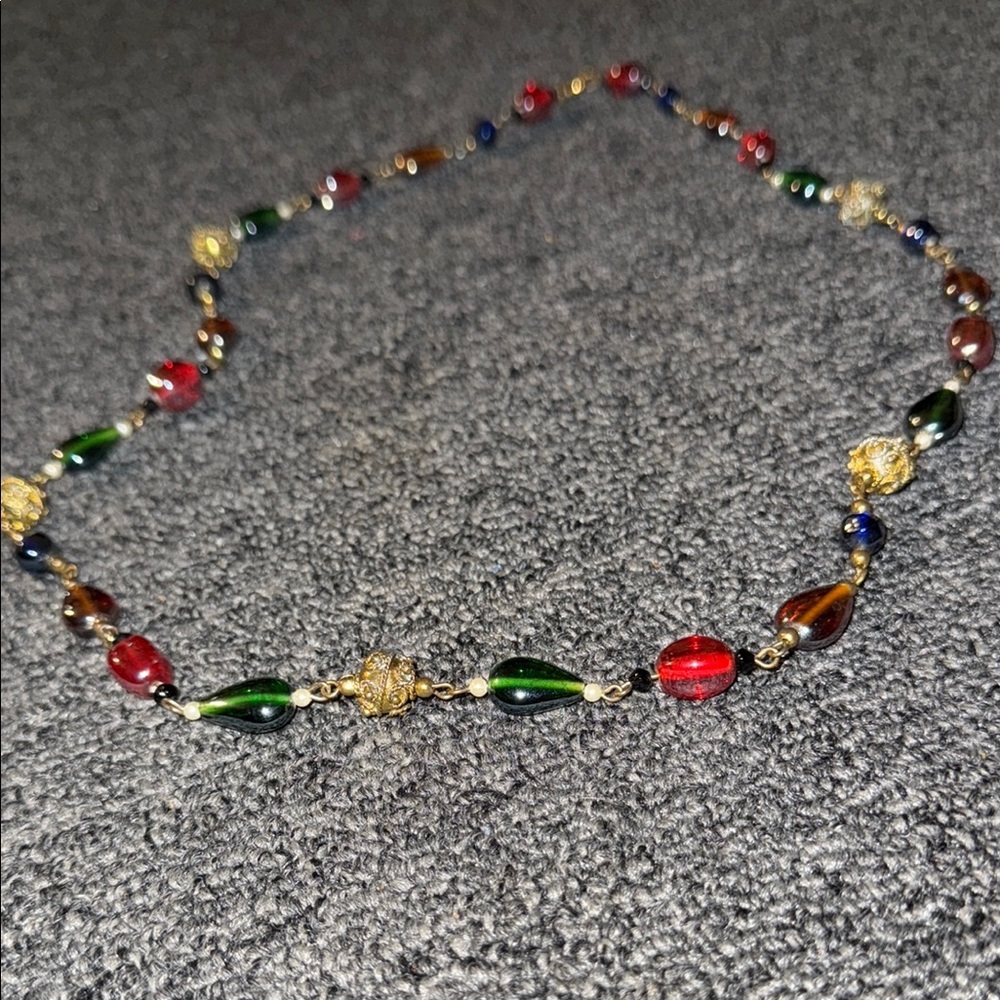 Elegant Multicolor Beaded Necklace - Picture 3 of 4